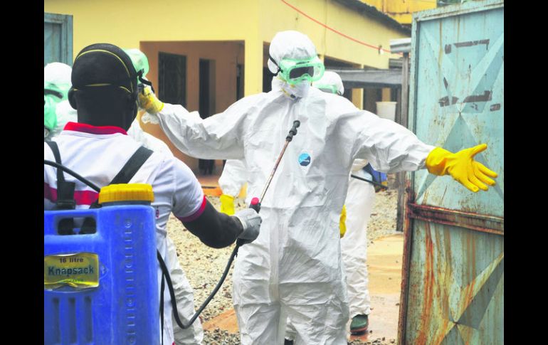 Contagio. Hasta el momento más de dos mil personas han muerto por el virus en Liberia, Guinea, Sierra Leona y Nigeria, según la OMS. AFP /