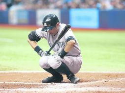 Lamentable. Ichiro Suzuki de los Yankees de Nueva York, gesticula después de abanicar para un strike. AFP /