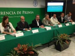 El director general de la FAO, José Graziano da Silva (2i), en reunión de trabajo. TWITTER ‏@ricardoaguilarc ESPECIAL /