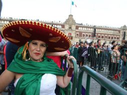 Cientos de familias acuden al Zócalo capitalino para presenciar el desfile militar. NTX P. Sánchez  /