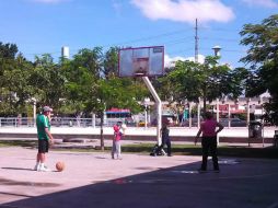 Este día feriado vio a muchas familias reunirse para practicar actividad física. EL INFORMADOR A. Rodríguez  /