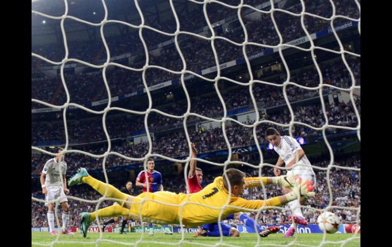 El cuarto gol fue obra de James Rodríguez, quien a los 23 años se estrenó en la Champions. AFP  J. Soriano.  /