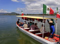 En este día de asueto, algunas personas se dieron cita en Cajititlán. EL INFORMADOR M. Vargas  /