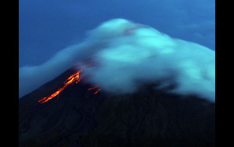 El magma continúa ascendiendo a la superficie, aunque por el momento el nivel de alerta se mantendrá en tres. AFP C. Sayat  /