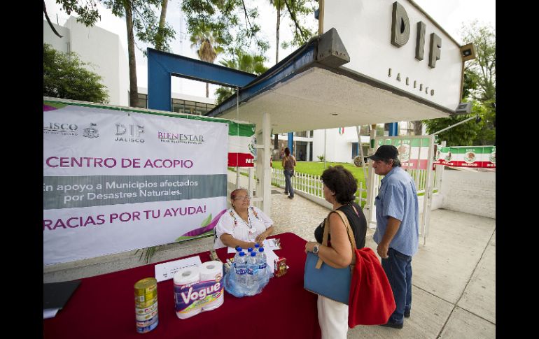 El sistema DIF Jalisco abre un centro de acopio afuera de sus instalaciones, ubicadas sobre Avenida Alcalde. EL INFORMADOR J. Mendoza  /