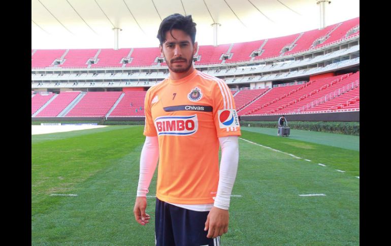 El delantero estará ausente durante cuatro semanas de Chivas, después comenzará el proceso de recuperación. EL INFORMADOR ARCHIVO /