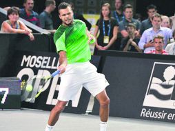 Jo-Wilfried Tsonga continúa con su marcha triunfal, luego de avanzar a la final de la Copa Davis con el equipo francés. ESPECIAL /