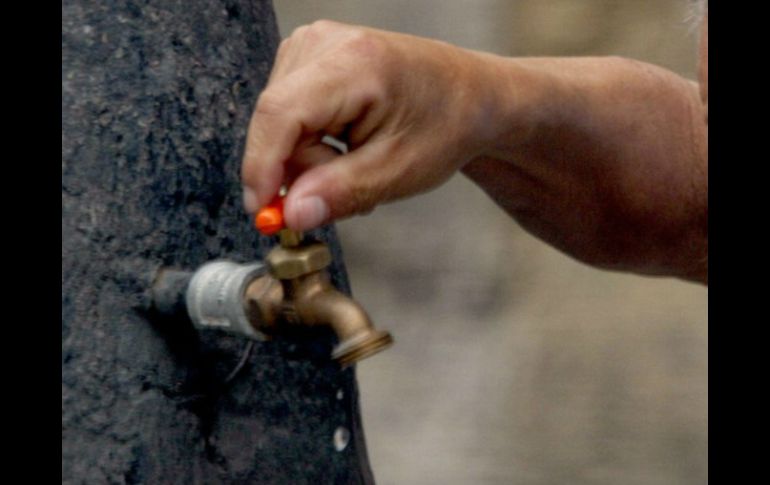 Autoridades evalúan la posibilidad de restablecer el servicio de agua entubada, únicamente para uso doméstico. EL INFORMADOR ARCHIVO /