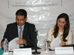 El presidente municipal, Ramón Bañales y la presidenta del Itei, Cynthia Cantero en la firma del convenio. TWITTER @CynthiaCanteroP  /