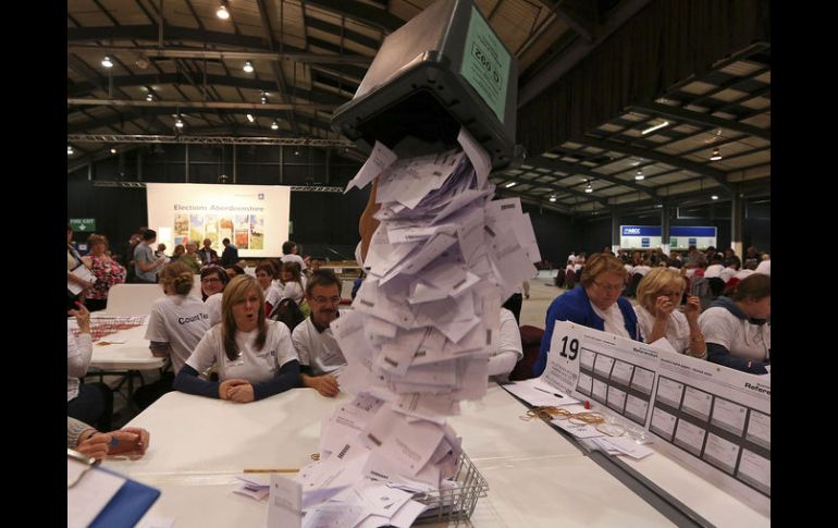 31 de las 32 distritos de votación han sido escrutados. AP S. Heppell  /