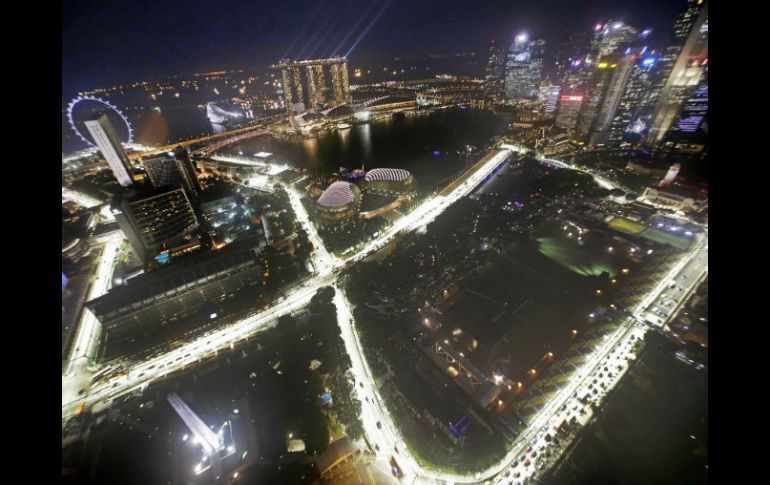 La temporada pasada el GP de Singapur fue ganada por Sebastian Vettel, pero ahora el alemán no es la figura dominante. AP  M. Wong  /