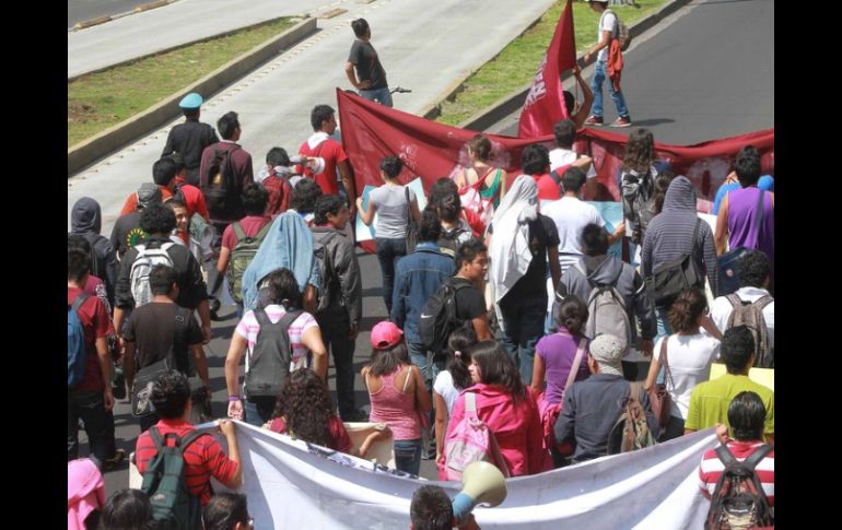 Entre las solicitudes de la marcha están el alto al cambio climático, salud y empleo sustentable y un futuro digno. NTX ARCHIVO  /