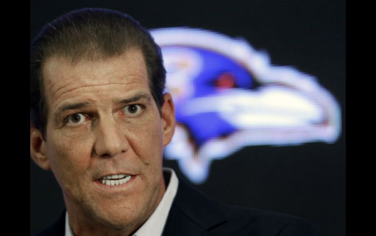 El dueño del club, Steve Bisciotti, da una conferencia de prensa para responder las preguntas de la investigación que hizo el equipo. AP / P. Semansky