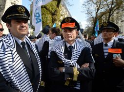 Los pilotos de tres sindicatos salen a manifestarse a las calles de París . AFP /  E. Feferberg