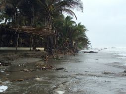 En las playas había restricciones para la navegación pequeña, por el alto oleaje provocado por el huracán 'Polo'. NTX / ARCHIVO