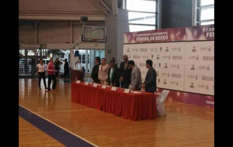 Autoridades deportivas en la inauguración de los torneso femeniles de boxeo. EL INFORMADOR / J. Robles