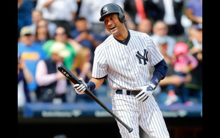 Jeter se lamenta luego de poncharse en la tercera entrada. El capitán de los Yanquis jugó como bateador designado y se fue de 4-0. AFP /  J. Mclsaac