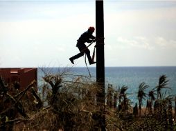 La CFE espera que para la próxima semana esté restaurado el servicio eléctrico en Los Cabos al 95 por ciento. SUN / ARCHIVO