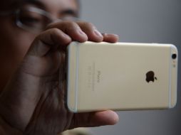 Algunos usuarios han comentado en redes sociales que los nuevos iPhone se doblaban o deformaban. AFP / R. Beck