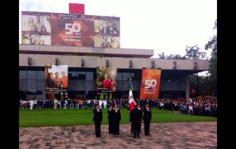 Salvador Cienfuegos asiste al seminario ''la Defensa nacional del Estado mexicano''. TWITTER / @anahuac