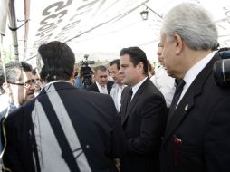 Hugo Contreras (c) y Aristóteles Sandoval, durante el funeral de Gabriel Gómez Michel. ESPECIAL / Gobierno del Estado de Jalisco