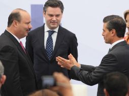 El Presidente de la República dialoga con el gobernador de Chihuahua (i) en la clausura del Foro de Seguridad. NTX / J. Pazos