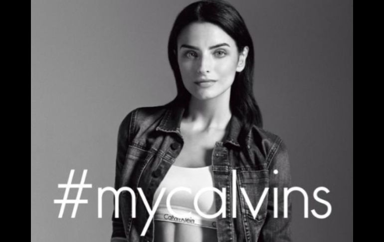 Las imágenes podrán ser vistas en los escaparates de las boutiques de Calvin Klein México. TWITTER / @AiSlinn_Derbez