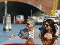 Amal le pide a Clooney que se relaje y disfrute el momento en lugar de preocuparse por cada detalle. AP / L. Bruno