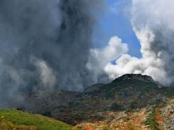 Algunos montañistas logran descender del monte, otros siguen atrapados y algunos inconscientes. AP / Kyodo News