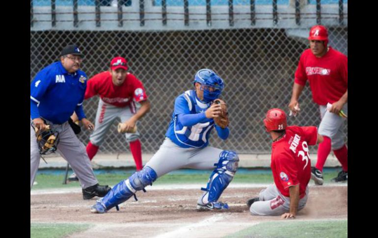 La Serie del Bajío continuará este lunes con su último encuentro en el estadio Domingo Santana, en León. TWITTER / @charrosbeisbol