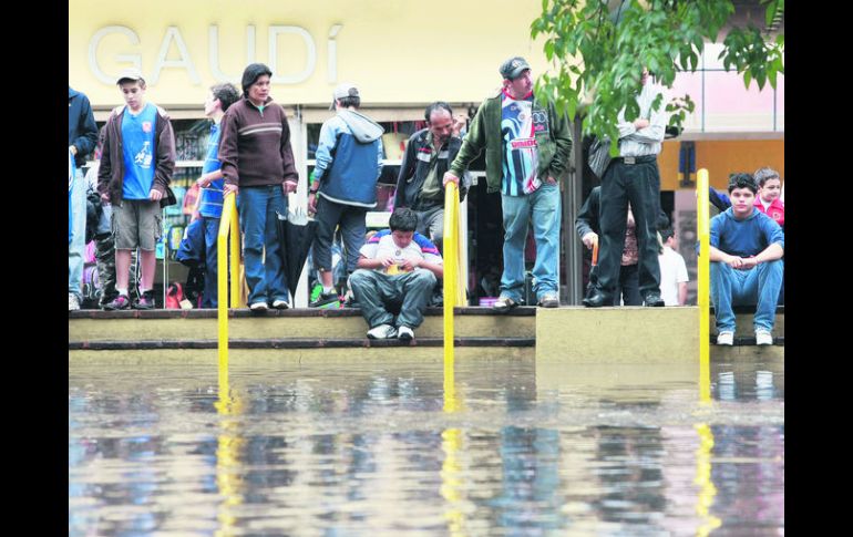 LA “VENECIA” TAPATÍA. En cada temporal de lluvias, la Avenida López Mateos registra inundaciones que paralizan la zona. EL INFORMADOR / E. Pacheco