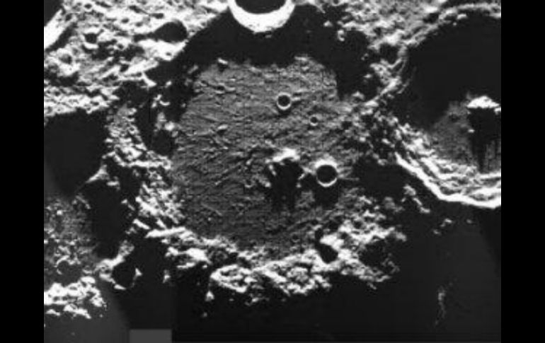 Debido al movimiento de la rotación del planeta Tierra, sólo podemos ver un poco más de la mitad de la Luna. TWITTER / @Esa.