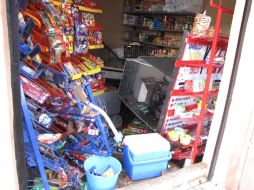 Dueños de comercios encuentran estragos tras la fuerte tormenta de anoche. EL INFORMADOR /