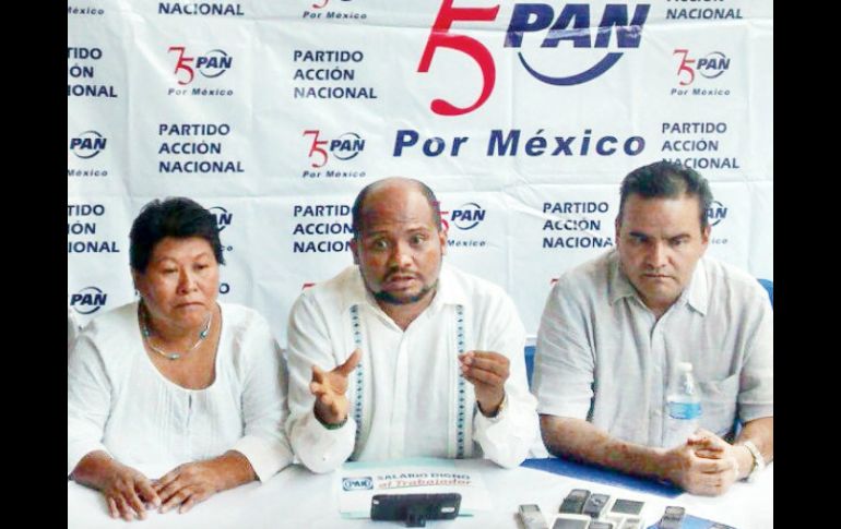 El secretario general del PAN en Guerrero, Braulio Zaragoza Maganda –al centro-, es asesinado a tiros. SUN / ARCHIVO