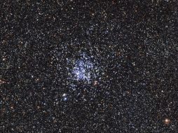 Messier 11, que alberga a cerca de tres mil estrellas. EFE / ESO