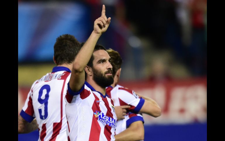 Arda Turan, es el artífice del gol en el minuto 75, dándole la victoria a Los Colchoneros. AFP / J. Soriano.