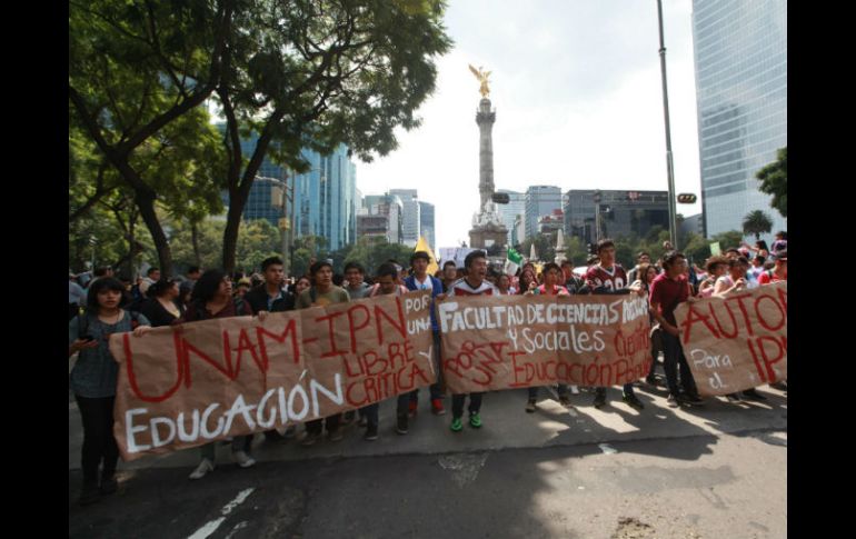 Estudiantes del IPN y de la UNAM participarán en la marcha para conmemorar la masacre del 2 de octubre de 1968. EFE / S. Gutiérrez