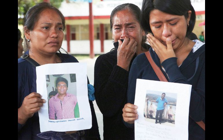 Familiares de los normalistas desaparecidos exigen a las autoridades los ayuden a encontrar a sus parientes. SUN / C. Blanquet