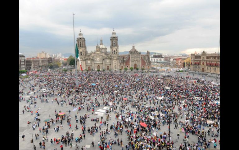 El pliego petitorio presentado en la Marcha pide la reparación del daño a los estudiantes de Ayotzinapa. SUN / A. Martínez