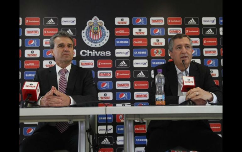 Néstor de la Torre ha regresado a la presidencia deportiva de Chivas y fue presentado este viernes por Jorge Vergara. TWITTER / @Chivas