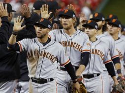 El equipo Gigantes de San Francisco celebra el triunfo ante los Nacionales de Washington. AP / A. Brandon