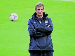 El técnico del Manchester City, Manuel Pellegrini, sabe que han perdido su fortaleza defensiva. AFP /