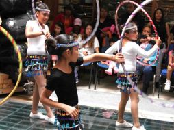 Las presentaciones de baile con Hula Hula a cargo del grupo de niñas 'Izpapalotl' de la escuela primaria 'José Vasconcelos'. NTX / F. García