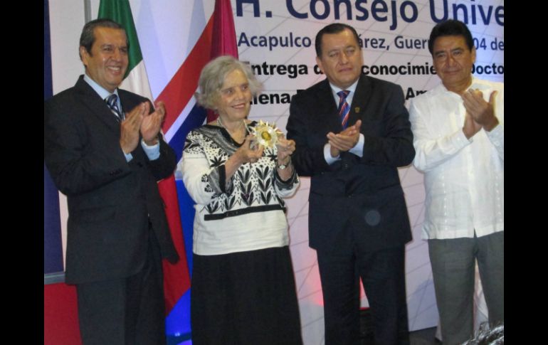 La escritoria y periodista recibe hoy el doctorado honoris causa de la Universidad Autónoma de Guerrero. NTX / ESPECIAL