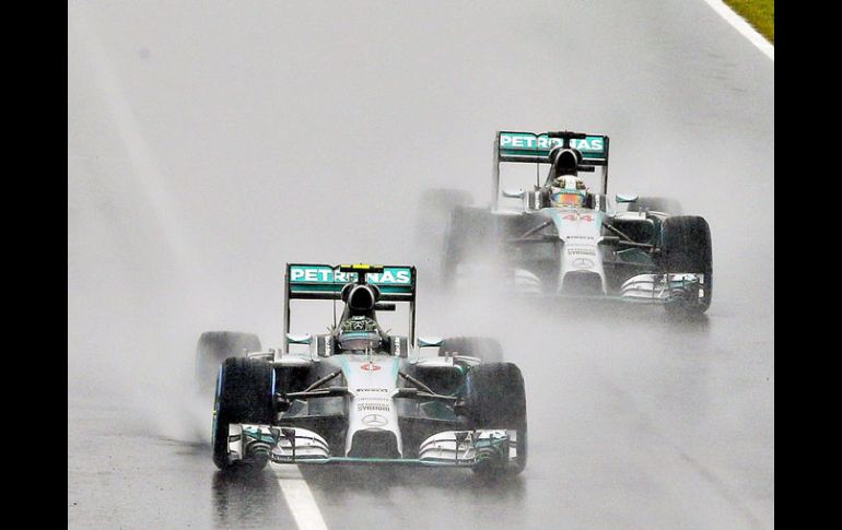 Lewis Hamilton. La lluvia estuvo presente en gran parte de la carrera en Suzuka. EFE / S. Suki