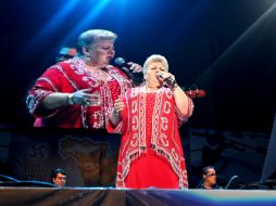 En punto de las 20:15, Paquita salió al escenario para saludar a los presentes. NTX / ARCHIVO