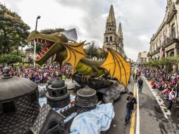 Pueden contarse por miles los asistentes de este año al traicional desfile. EL INFORMADOR / A. Hernández