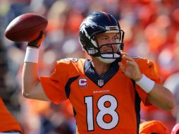 El mayor de los hermanos Manning conectó en el primer cuarto un pase de siete yardas con Julius Thomas. AFP /  D. Pensinger