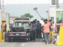 Internacional. Diego Luna dirige a Danny Glover; el actor norteamericano se encontraba al interior de la camioneta blanca. EL INFORMADOR / J. Mendoza