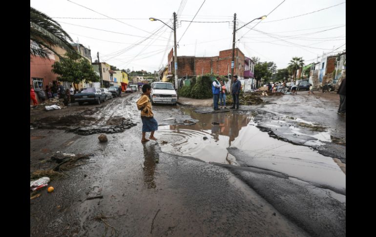 Las lluvias fuertes causan daños en el inmobiliario, incluyendo una primaria, una secundaria y un preescolar. EL INFORMADOR / A. Camacho